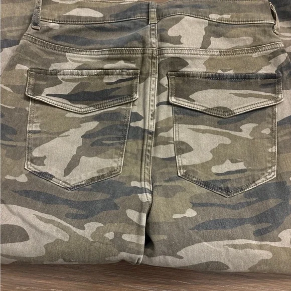 BNWT Camo Express pants - Picture 3 of 6